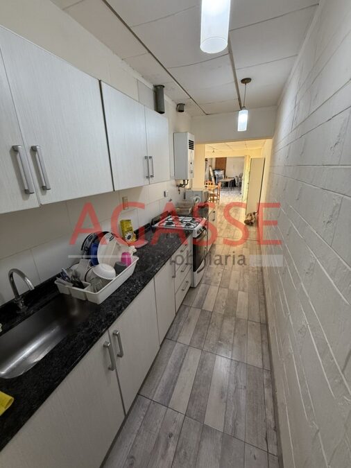 VENDO CALLE GARAYALDE CASA DE 3 DORM AMPLIA. APTA CREDITO.