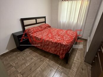 VENDO CALLE GARAYALDE CASA DE 3 DORM AMPLIA. APTA CREDITO.