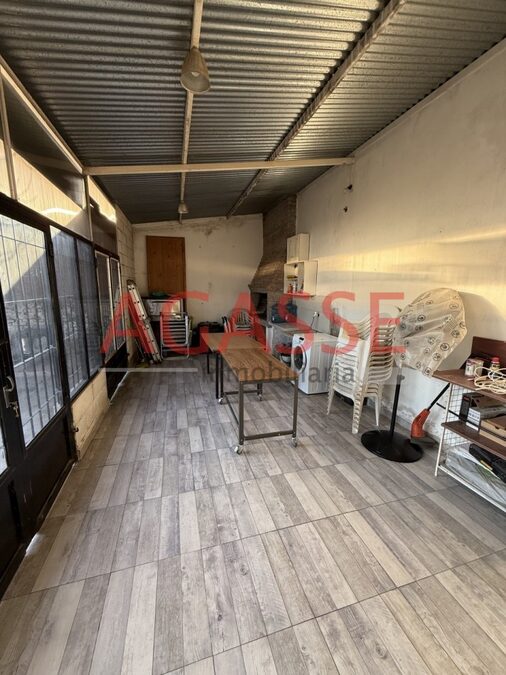 VENDO CALLE GARAYALDE CASA DE 3 DORM AMPLIA. APTA CREDITO.