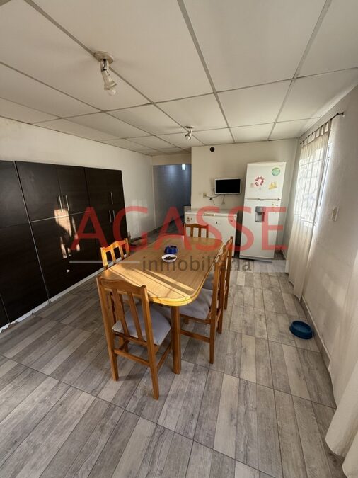 VENDO CALLE GARAYALDE CASA DE 3 DORM AMPLIA. APTA CREDITO.