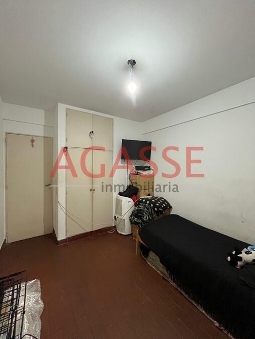 VENDO AMPLIO DPTO DE 3 DORM. CON COCHERA CUBIERTA. 25 DE MAYO
