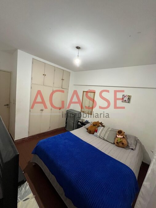 VENDO AMPLIO DPTO DE 3 DORM. CON COCHERA CUBIERTA. 25 DE MAYO