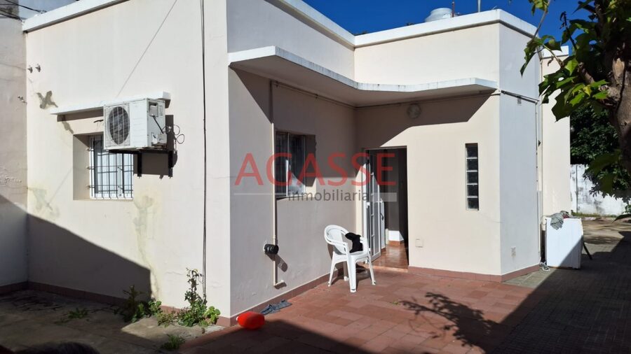 VENDO CALLE VILLAGUAY A MTS RAMIREZ. 2 CASAS EN UNA. IDEAL INVERSIONISTAS.