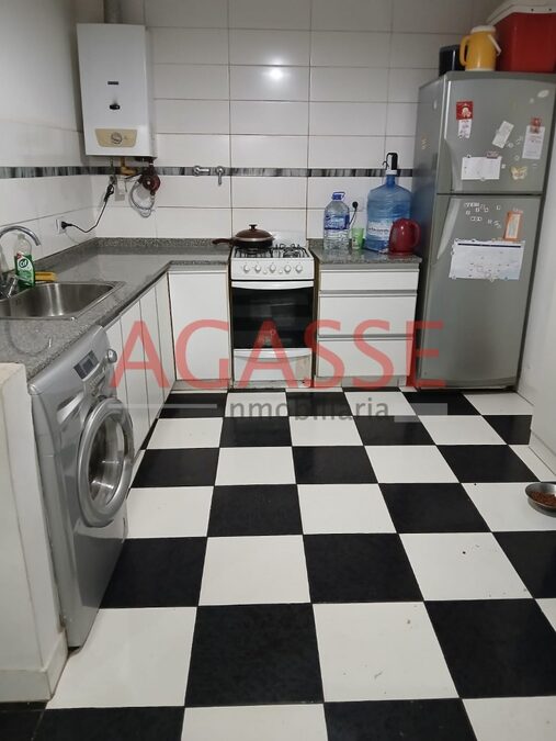 VENDO CALLE RANCILLAC HERMOSA CASA DE 2 PLANTAS CON FONDO Y COCHERA
