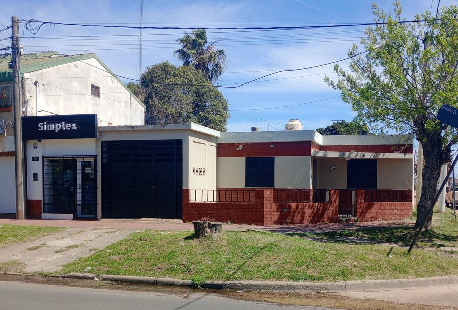 EN VENTA: CASA + LOCAL COMERCIAL. GRELLA casi DON BOSCO