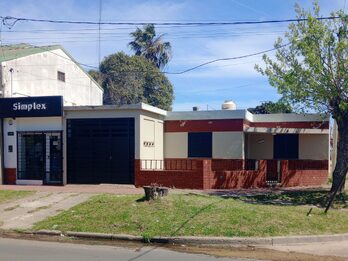EN VENTA: CASA + LOCAL COMERCIAL. GRELLA casi DON BOSCO