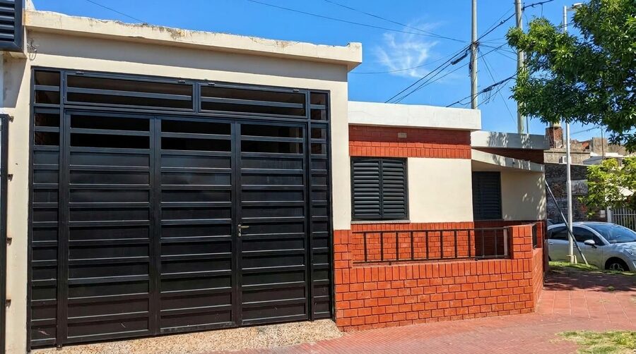 EN VENTA: CASA + LOCAL COMERCIAL. GRELLA casi DON BOSCO