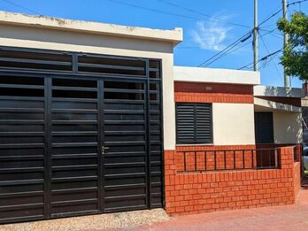 EN VENTA: CASA + LOCAL COMERCIAL. GRELLA casi DON BOSCO