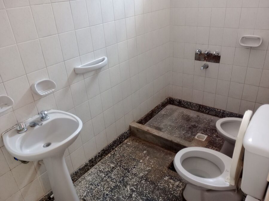 EN VENTA: CASA + LOCAL COMERCIAL. GRELLA casi DON BOSCO