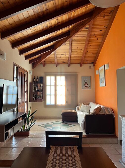 Vendo hermosa casa en calle Hernandarias esquina Febre