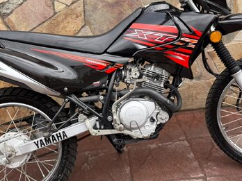 VENDO XTZ 125 CON 15 MIL KM