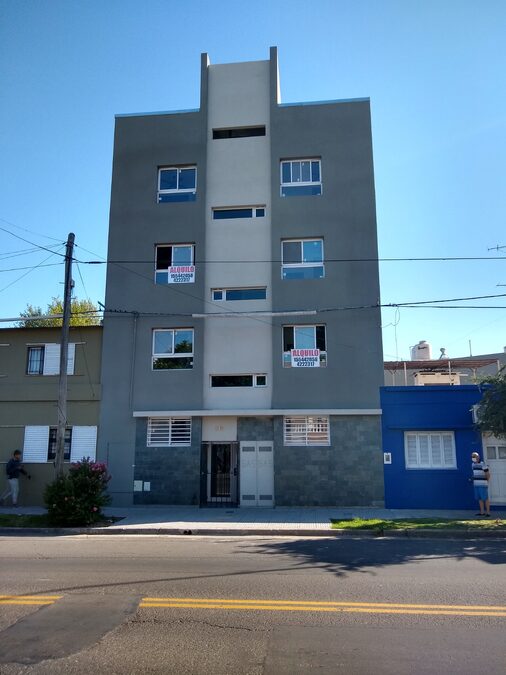 PARTICULAR ALQUILA DEPARTAMENTO 1 DOR. AV. LAURENCENA 210