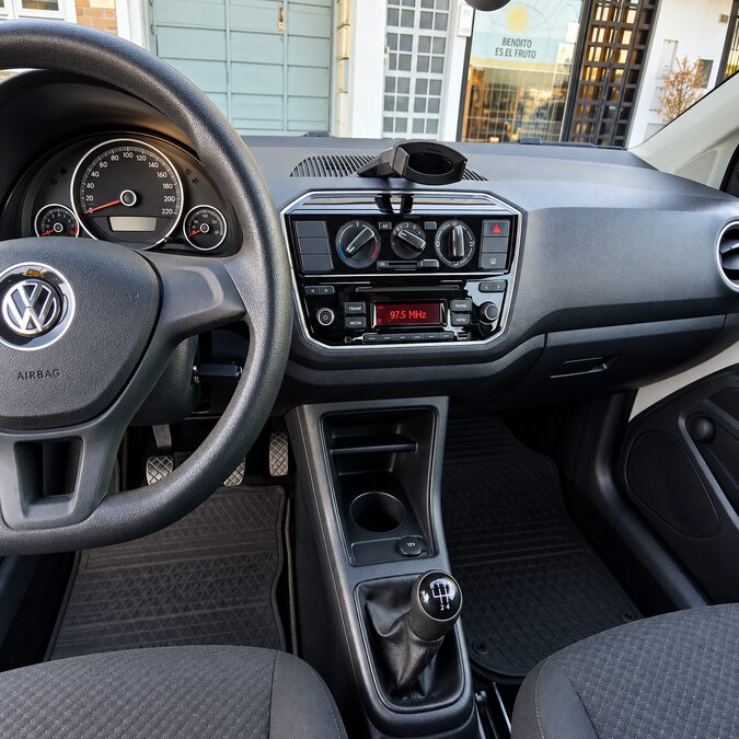 VOLKSWAGEN UP! 1.0 MPI MOVE 3P - AÑO 2.017