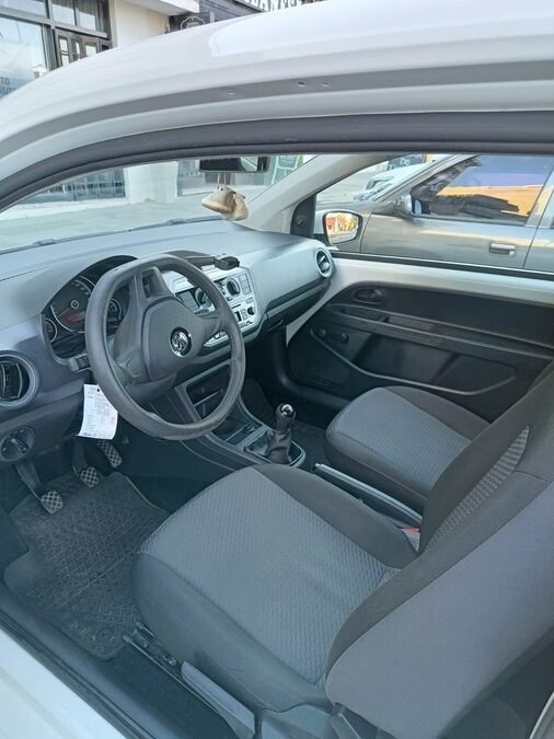 VOLKSWAGEN UP! 1.0 MPI MOVE 3P - AÑO 2.017