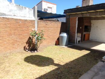 VENDO CASA DE 2 DORMITORIOS ZONA LOS PIPOS