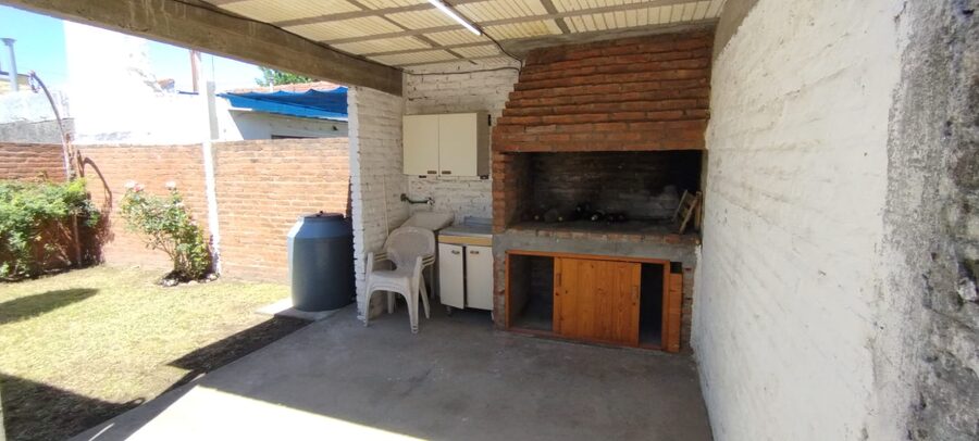 VENDO CASA DE 2 DORMITORIOS ZONA LOS PIPOS