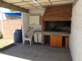 VENDO CASA DE 2 DORMITORIOS ZONA LOS PIPOS