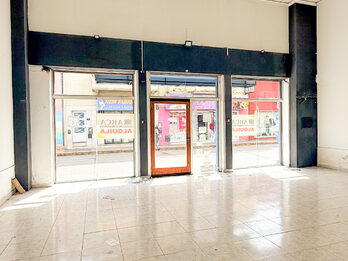ALQUILO AMPLIO LOCAL COMERCIAL A METROS DE LA PEATONAL