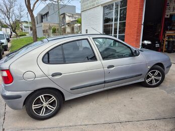 Megane 1.6 Bic Plas Plus 209.000km. Vendo o permuto mayor-menor