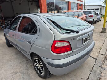 Megane 1.6 Bic Plas Plus 209.000km. Vendo o permuto mayor-menor