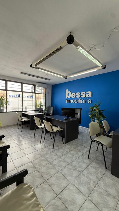 Zona centro, Cervantes al 300 – Oficina PLANTA BAJA en Venta