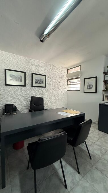 Zona centro, Cervantes al 300 – Oficina PLANTA BAJA en Venta
