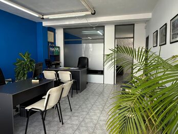 Zona centro, Cervantes al 300 – Oficina PLANTA BAJA en Venta