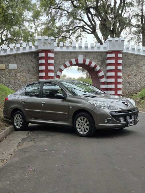 207 Feline 85.000 kms. Impecable