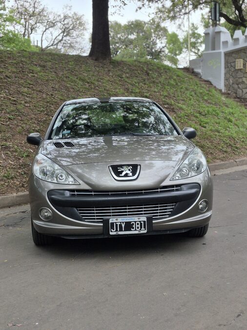 207 Feline 85.000 kms. Impecable
