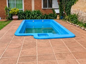VENTA CASA 2 DORM CON COCHERA, PATIO CON PILETA Y QUINCHO - VILLA SEGUÍ Y GARRIGÓ