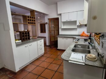 CHALET / 3 DORMITORIOS / CENTRO / COCHERA DOBLE / PATIO VERDE