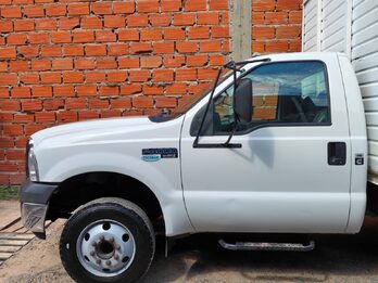 VENDO FORD 4000 CON CAJA SAIDER MODELO 2012 ÚNICO DUEÑO