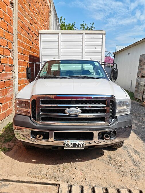 VENDO FORD 4000 CON CAJA SAIDER MODELO 2012 ÚNICO DUEÑO