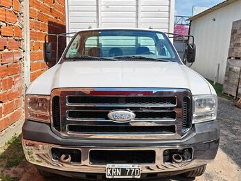 VENDO FORD 4000 CON CAJA SAIDER MODELO 2012 ÚNICO DUEÑO