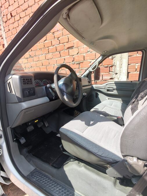 VENDO FORD 4000 CON CAJA SAIDER MODELO 2012 ÚNICO DUEÑO