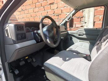 VENDO FORD 4000 CON CAJA SAIDER MODELO 2012 ÚNICO DUEÑO
