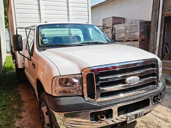 VENDO FORD 4000 CON CAJA SAIDER MODELO 2012 ÚNICO DUEÑO