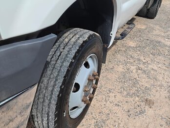 VENDO FORD 4000 CON CAJA SAIDER MODELO 2012 ÚNICO DUEÑO