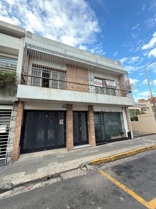 IMPORTANTE CASA EN VENTA - ALEM Y 9 DE JULIO