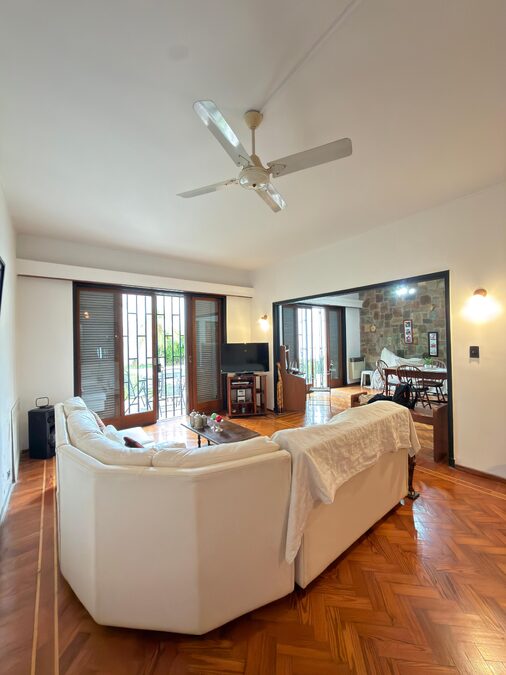 IMPORTANTE CASA EN VENTA - ALEM Y 9 DE JULIO