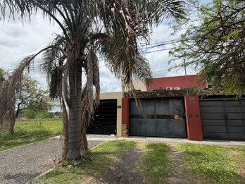 VENDO HERMOSO Y AMPLIO DUPLEX - BARRIO MEDICO