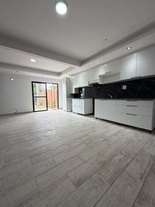 VENDO HERMOSO Y AMPLIO DUPLEX - BARRIO MEDICO