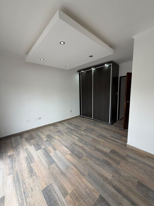 VENDO HERMOSO Y AMPLIO DUPLEX - BARRIO MEDICO