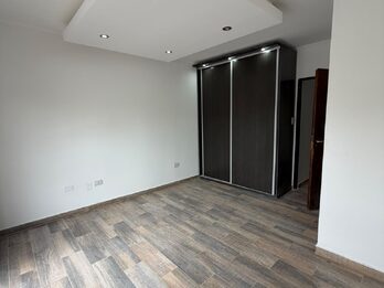 VENDO HERMOSO Y AMPLIO DUPLEX - BARRIO MEDICO
