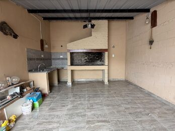 VENDO HERMOSO Y AMPLIO DUPLEX - BARRIO MEDICO