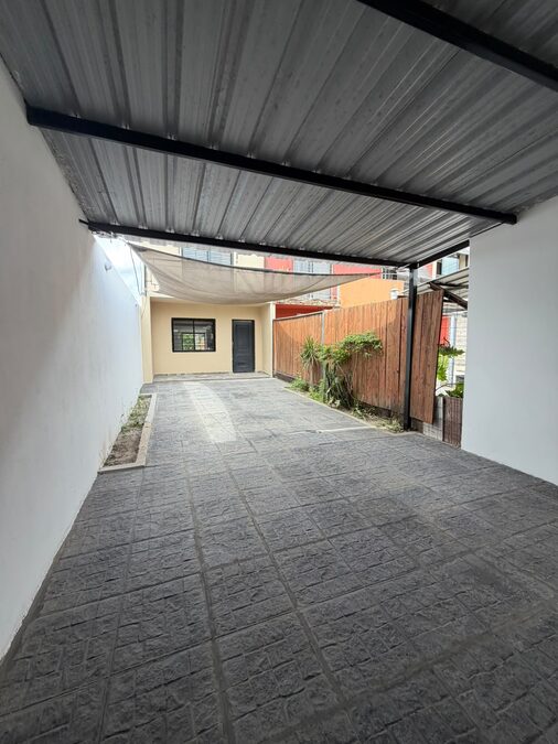 VENDO HERMOSO Y AMPLIO DUPLEX - BARRIO MEDICO