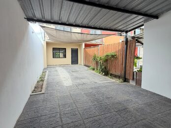 VENDO HERMOSO Y AMPLIO DUPLEX - BARRIO MEDICO