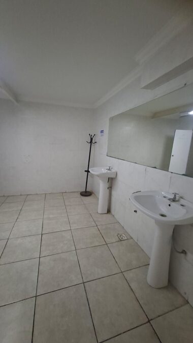 VENDO IMPORTANTE LOCAL COMERCIAL/OFICINA CENTRICO 869M2