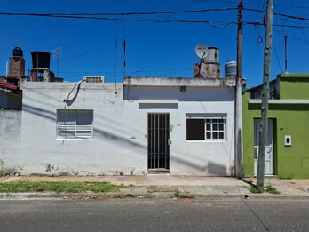 ALQUILO CASA DE UN DORMITORIOS EN CALLE LIBERTAD 715