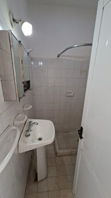 ALQUILO CASA DE UN DORMITORIOS EN CALLE LIBERTAD 715